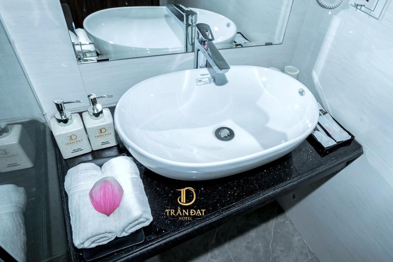 הלונג Tran Dat Hotel מראה חיצוני תמונה